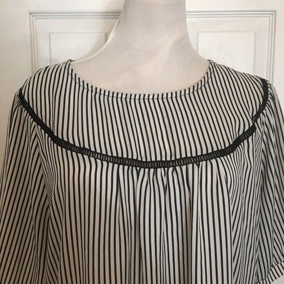 Ann Taylor top size 1X. Pull on. Short sleeve. - Picture 3 of 9